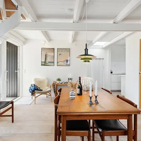 Beautiful In With Kitchen 度假居